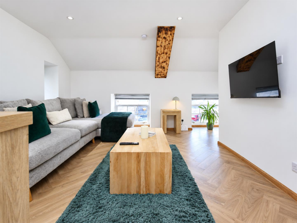Apartment in Northampton - View 5