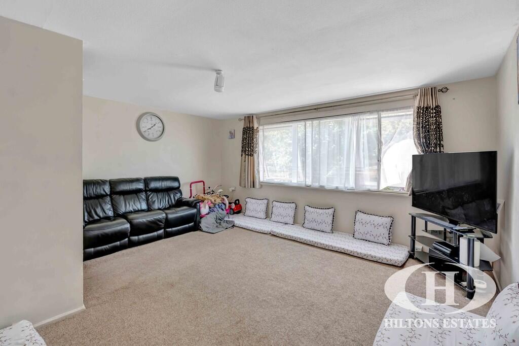 Apartment in Southall - View 5