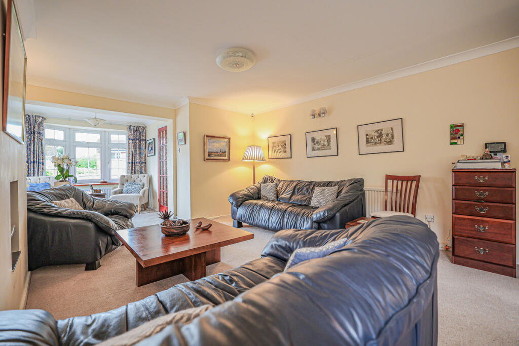 House in Dacorum, Apsley - More
