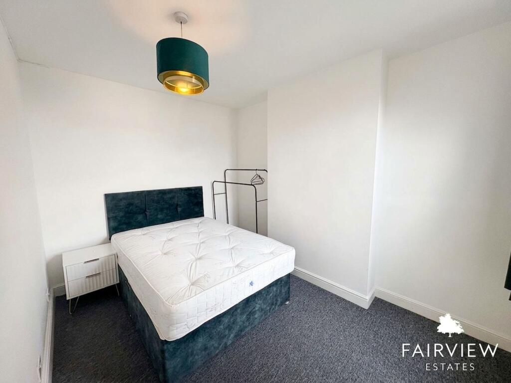 House in Rushcliffe, West Bridgford - More