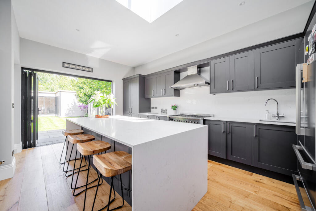 House in Weybridge - View 3