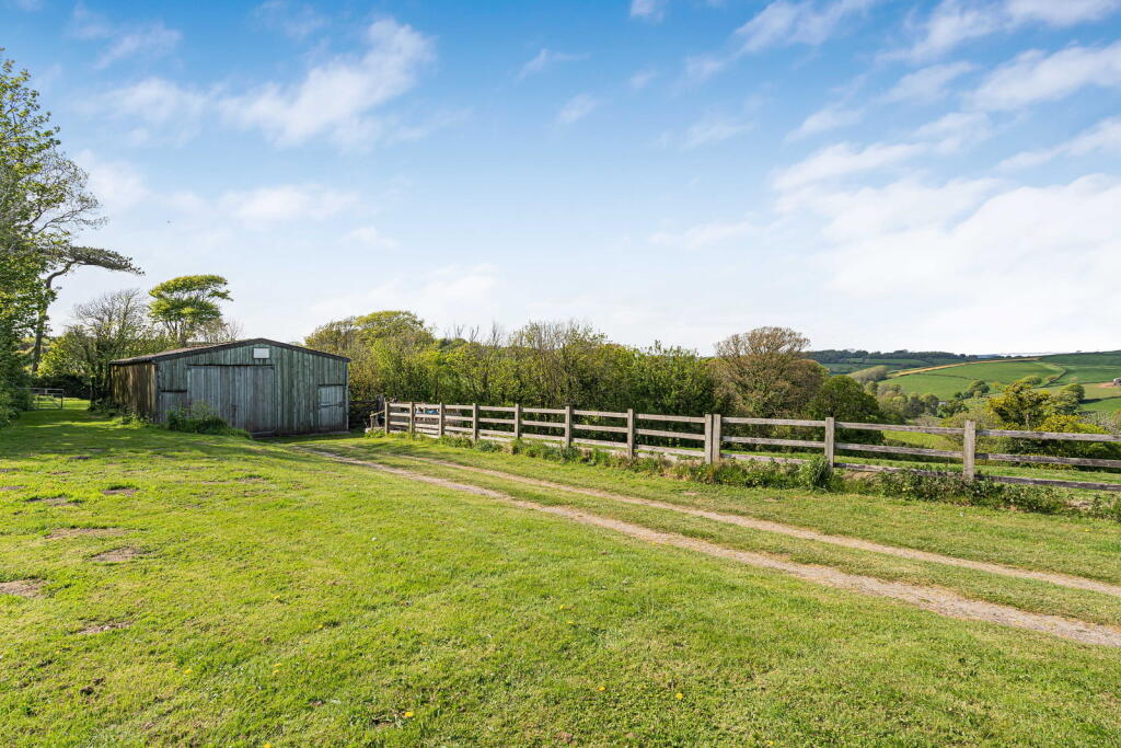 Butts Farm, West Alvington, TQ7 3PL photo 2