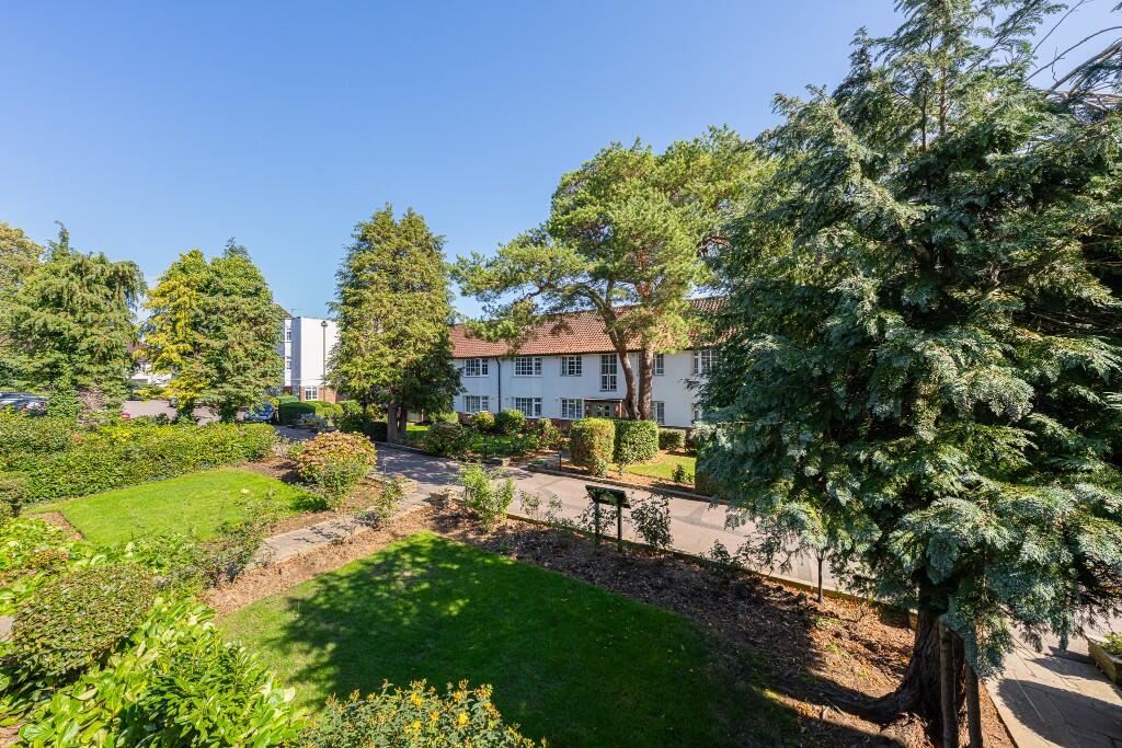 Main image of property: Okehampton Close, London, N12