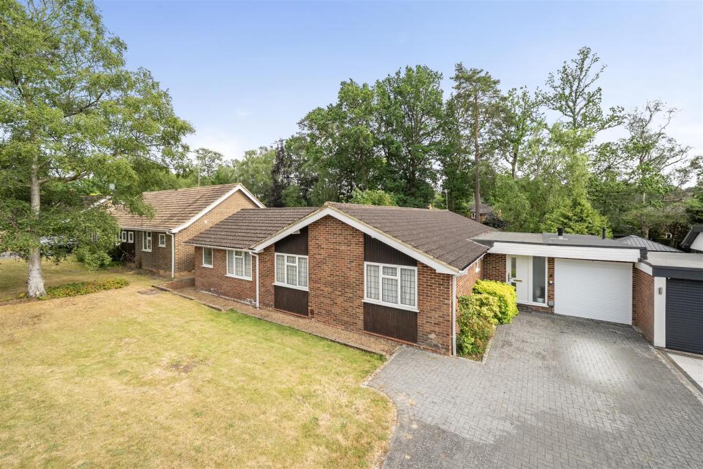 Main image of property: Parkway, Crowthorne, Berkshire, RG45 6EN