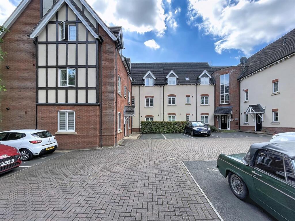 Main image of property: Laneham Place, Kenilworth