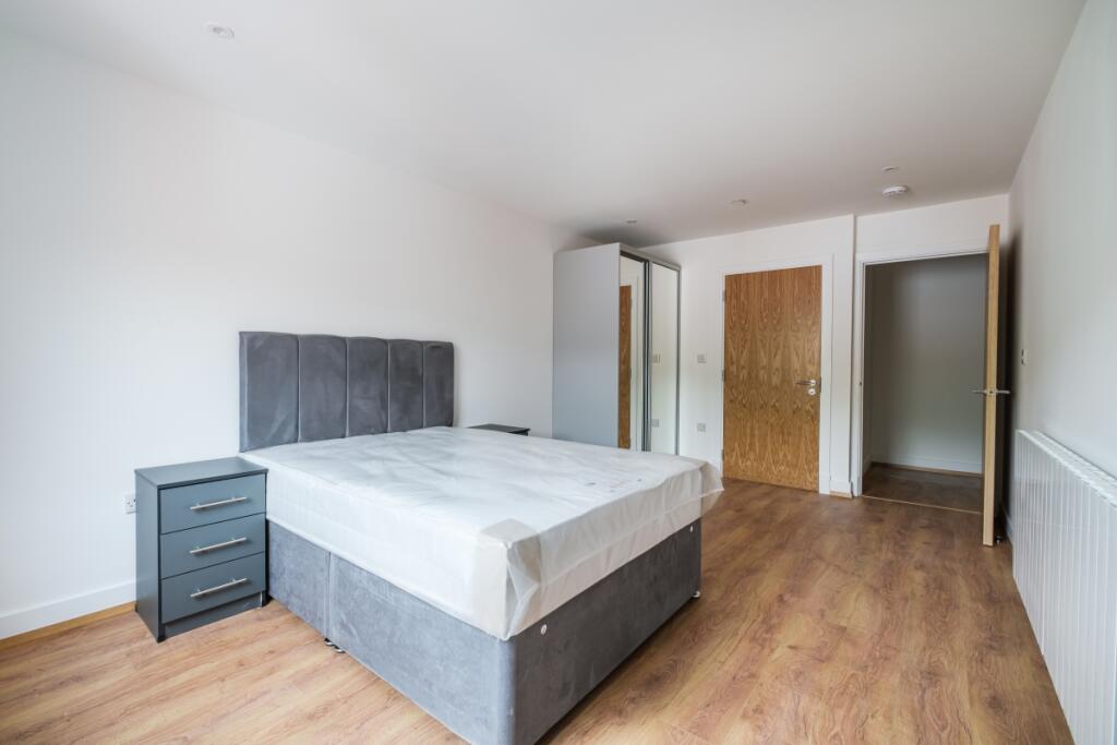 Apartment in Croydon - View 4