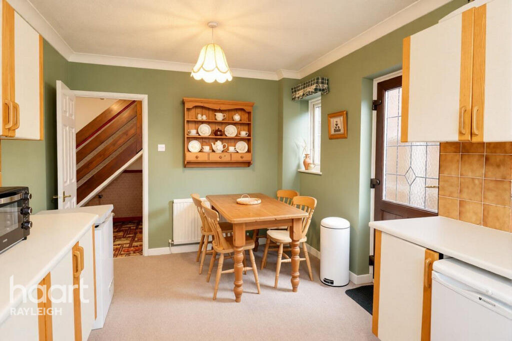 House in Rochford, Hullbridge - View 4