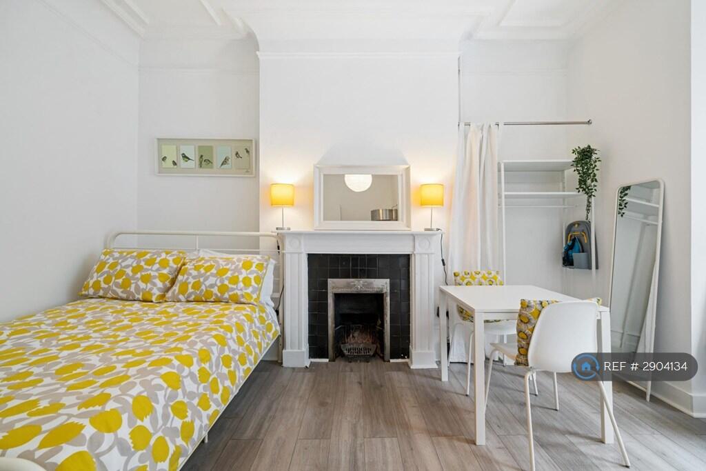 Studio flat for rent