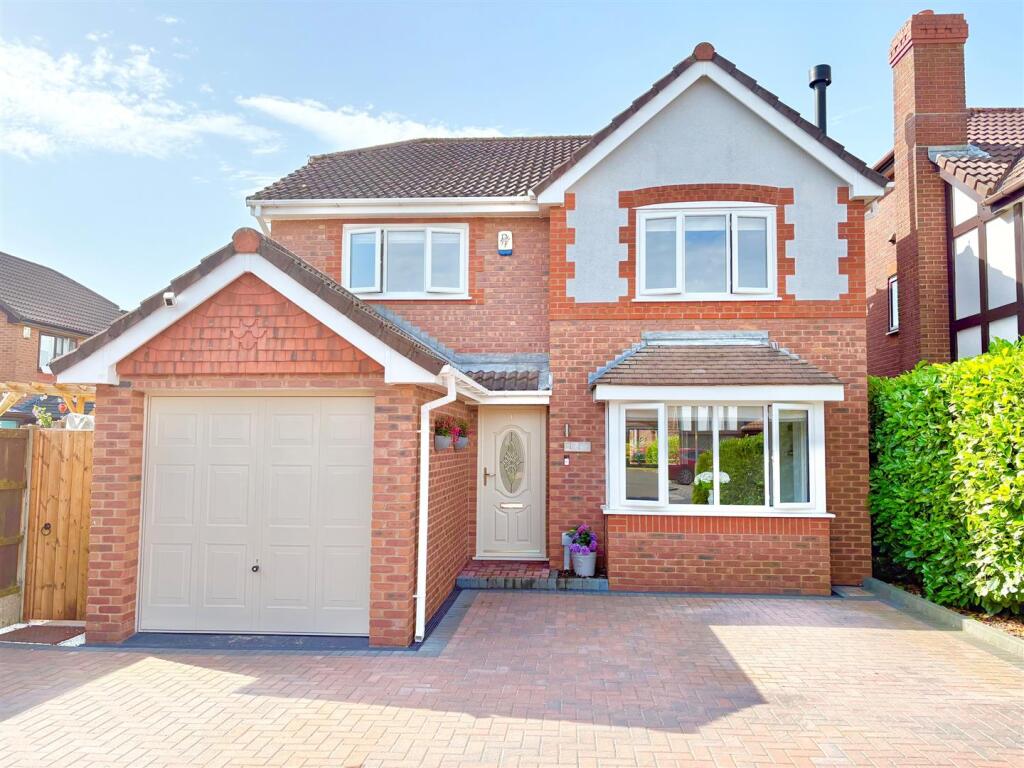 Main image of property: Dotterel Close, Leigh