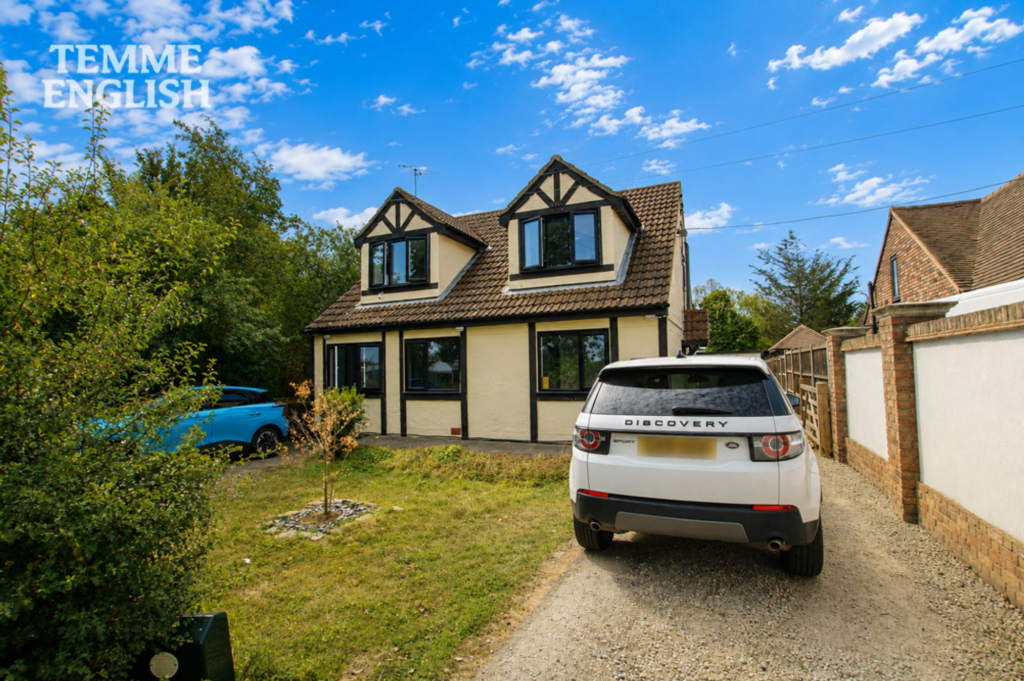 Main image of property: The Chase, Wickford, SS12