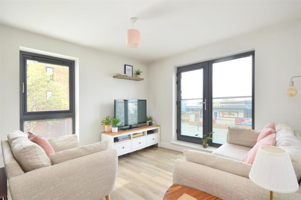 4 Emery Road, Brislington, Bristol photo 2