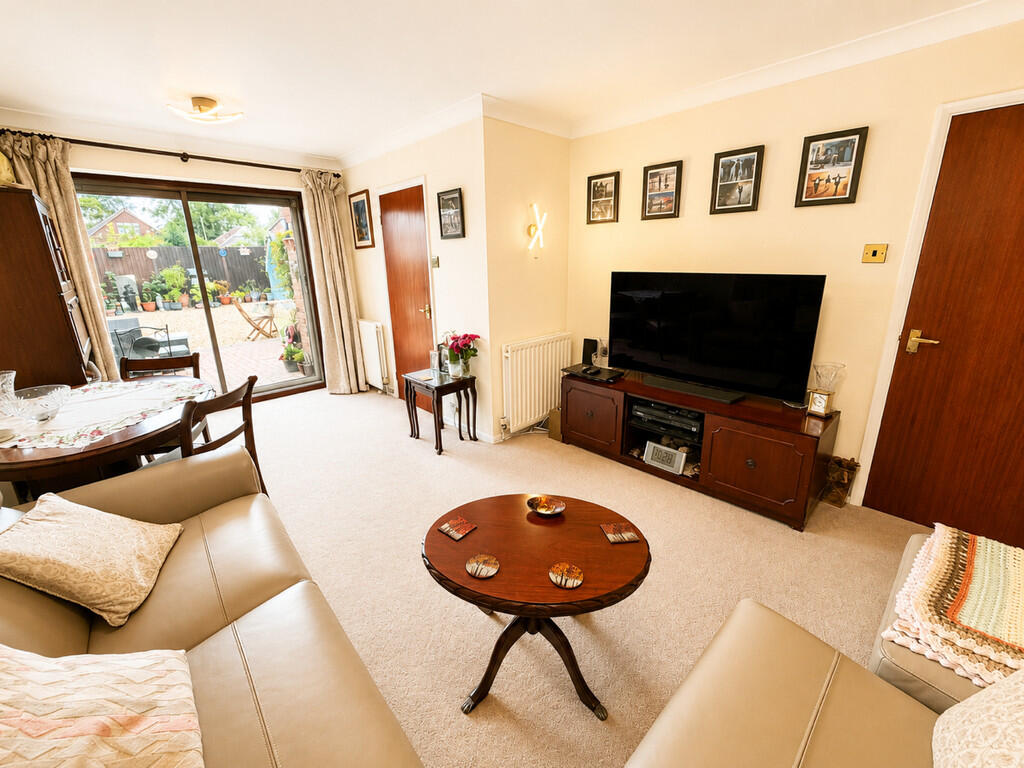 House in Nuneaton and Bedworth, Warwickshire - View 2