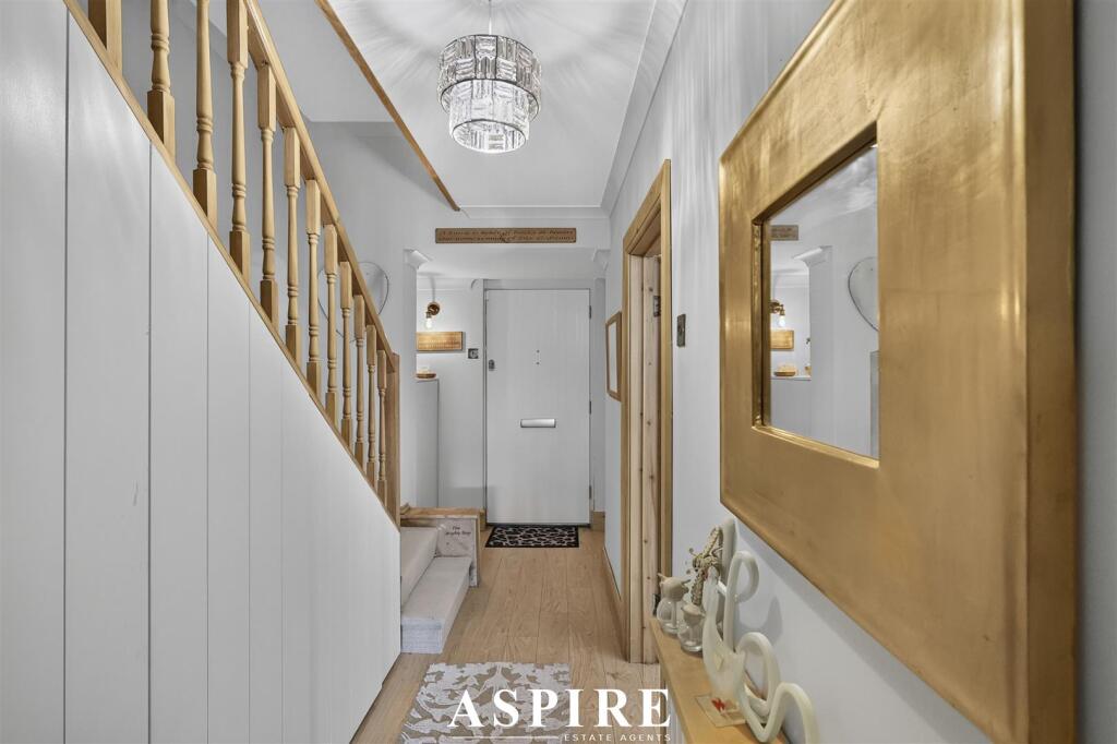 House in Basildon - More