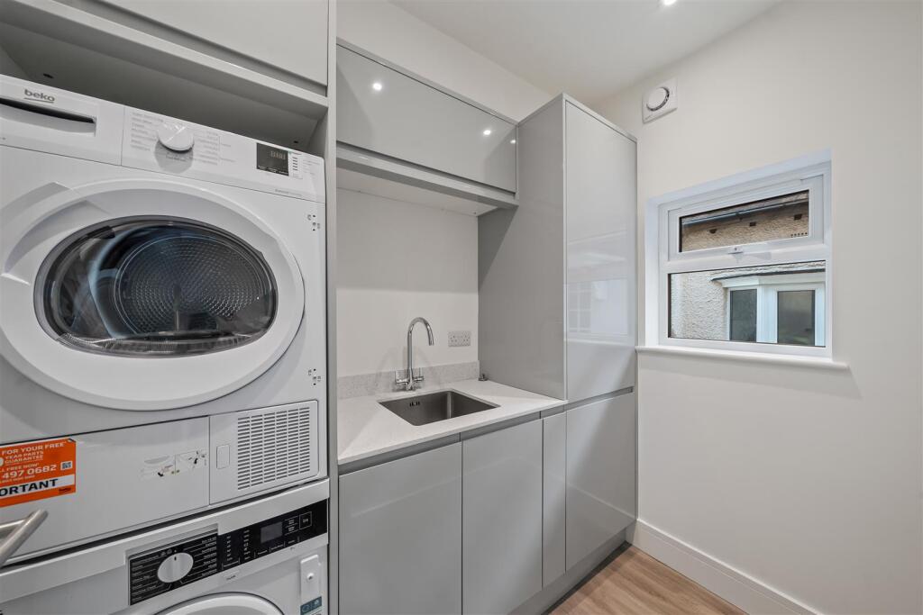 House in London, Worcester Park - More