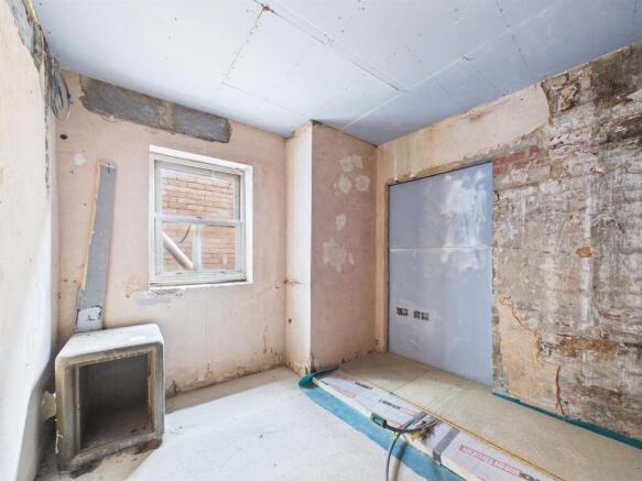 Commercial Unit With Garden Flat - 13.jpg