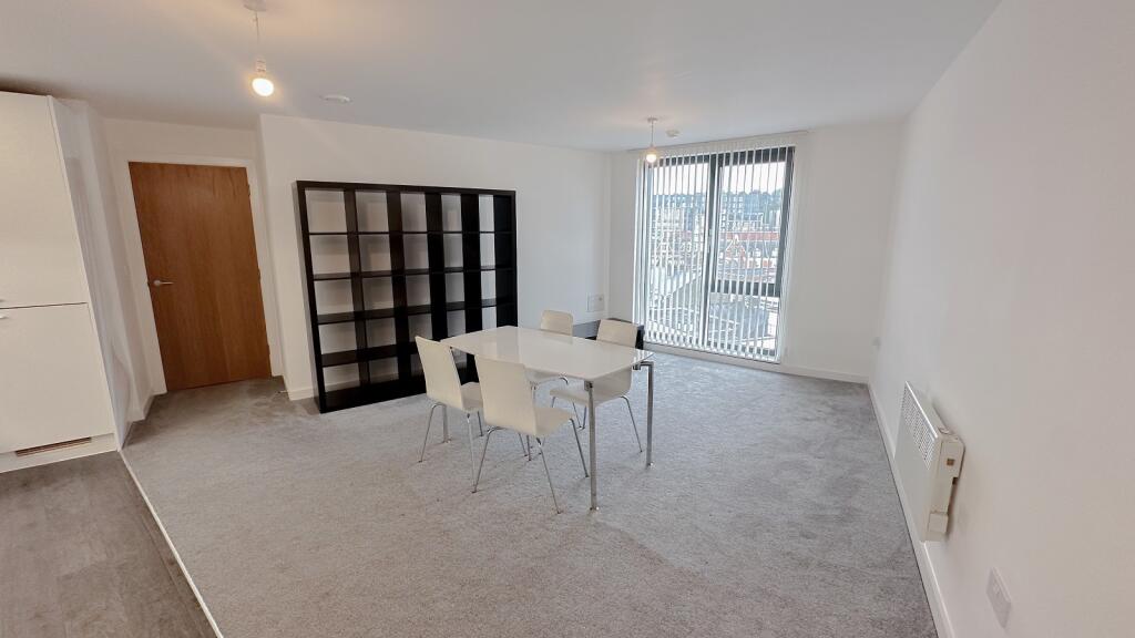 Apartment in Reigate and Banstead, Surrey - More