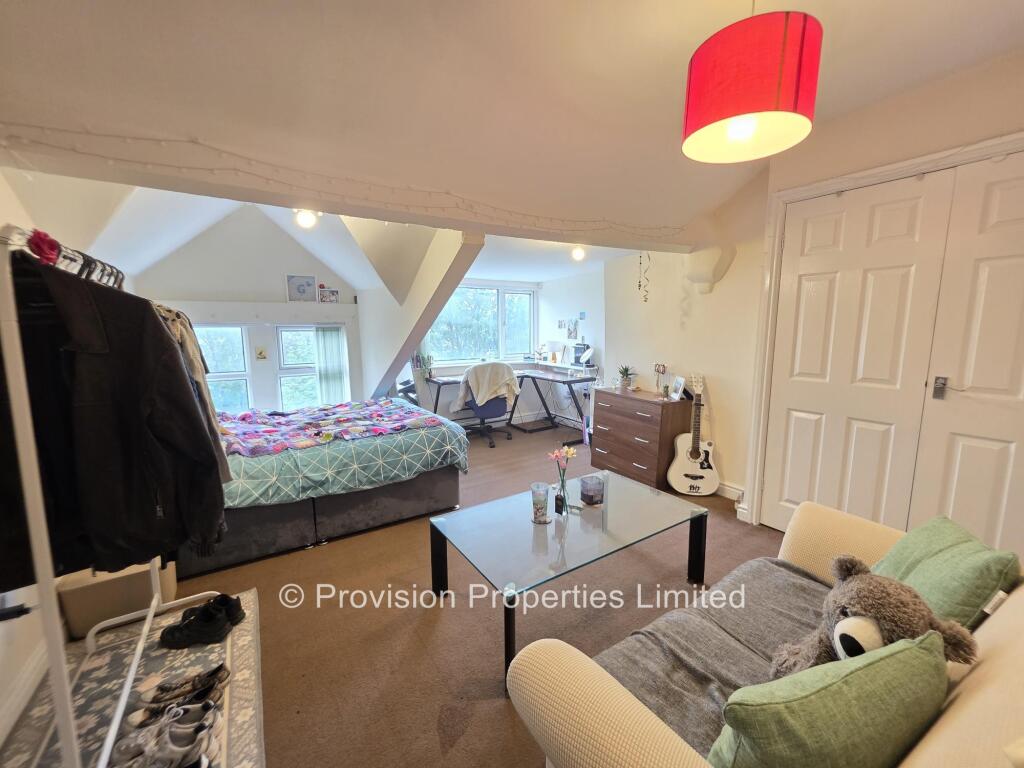 House in Leeds, Hyde Park - View 3