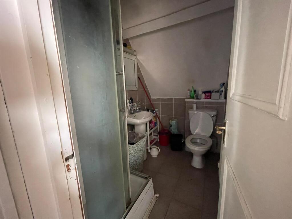 Apartment in Cardiff, Roath - View 4