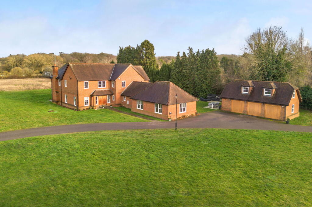 Main image of property: Pottersheath Road, Welwyn, AL6 9SY