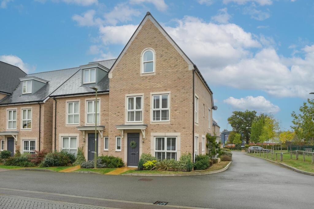 4-bed semi-detached on Clifton Close, Bicester, OX26, £500,000