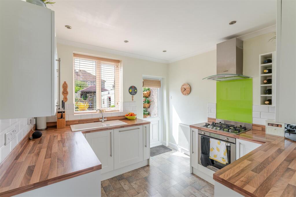 Impecable three bedrrom home, ideally situated within the village of Yatton photo 4