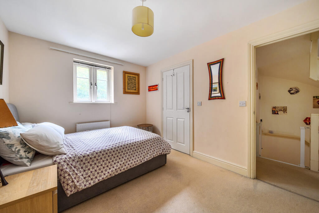 House in Woking, Maybury, Westfield - More