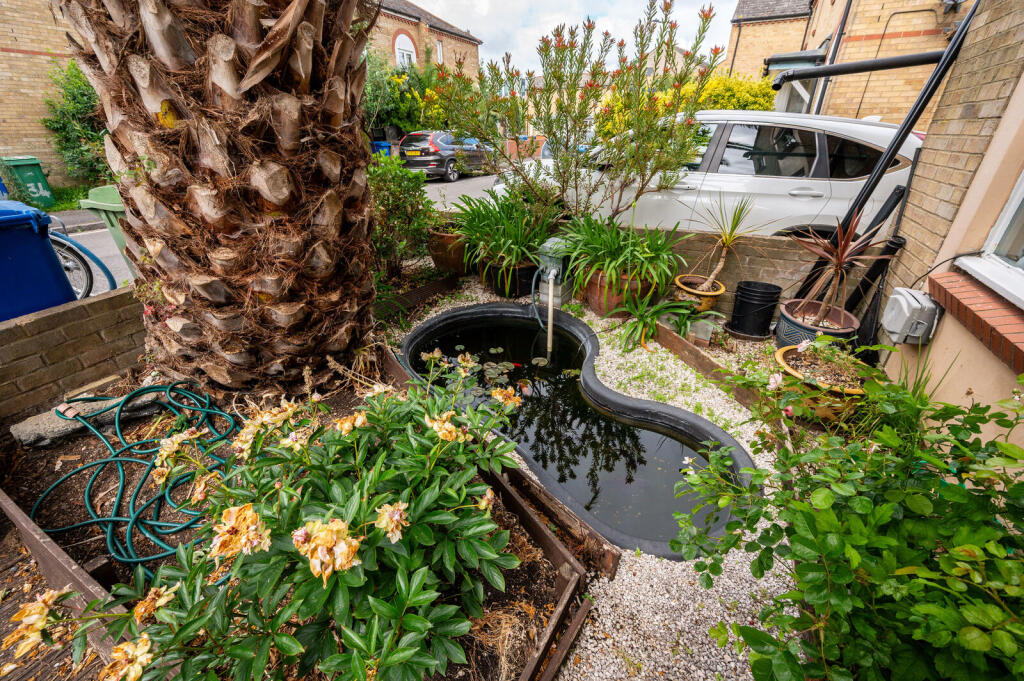 3 bedroom semi-detached house for rent