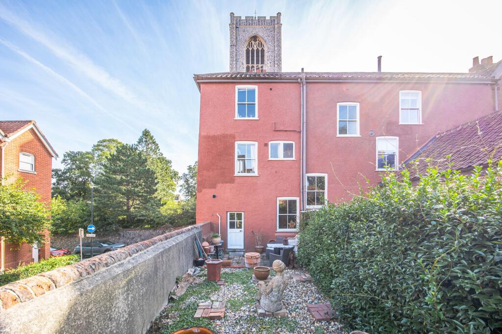 Historic Home with Four Bedrooms Across Three Floors in Norwich photo 4