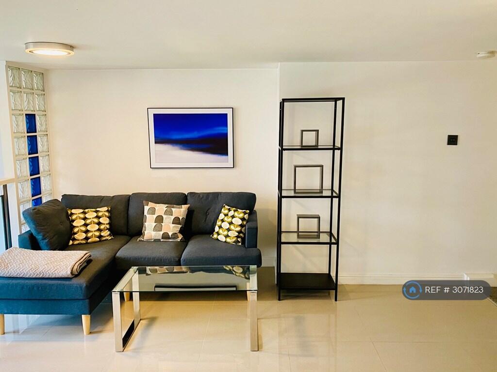 Apartment in Manchester, Hulme - More