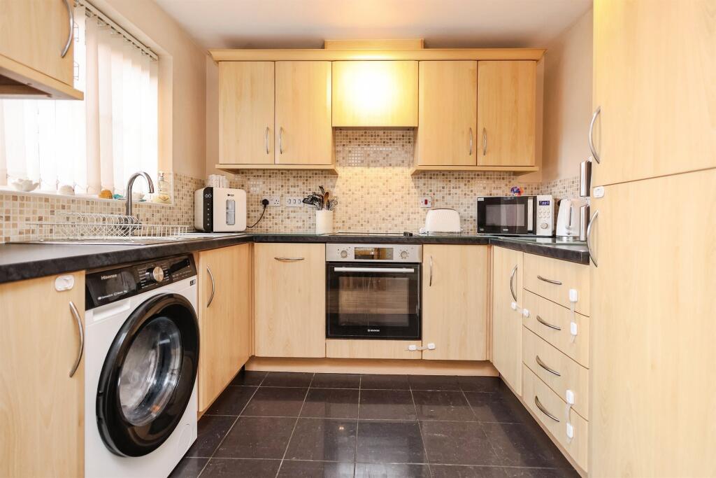 House in Sandwell, Perry's Lake - View 4
