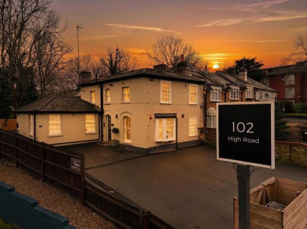 Main image of property: For Sale, High End Self-contained Ground Floor Office with parking, High Road, Chigwell, Essex, IG7 6PJ