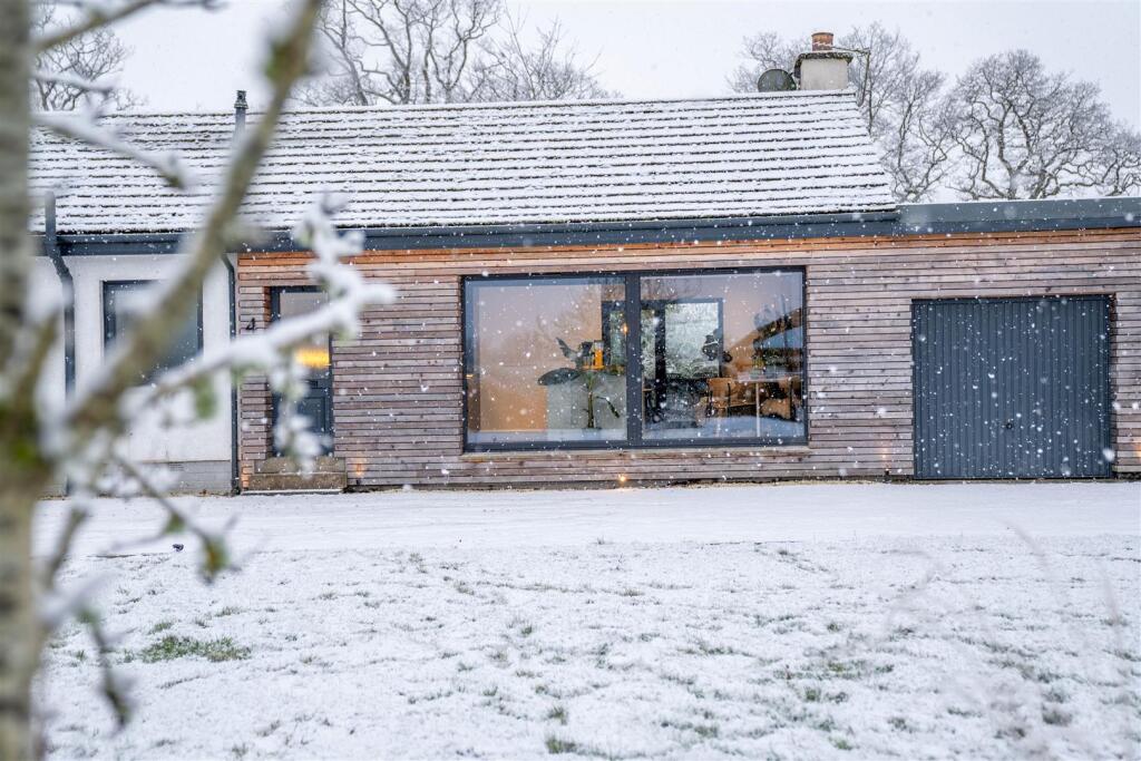 3-bed detached on Fraser Avenue, Wolfhill, Perth, £297,950