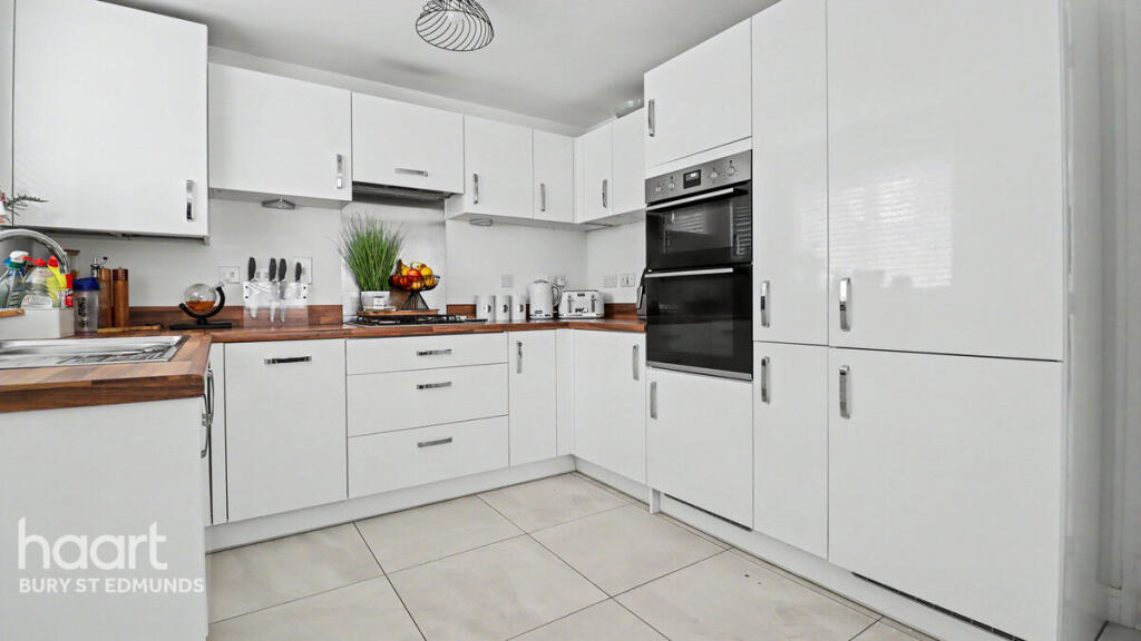 House in West Suffolk, Moreton Hall, Bury St Edmunds - More