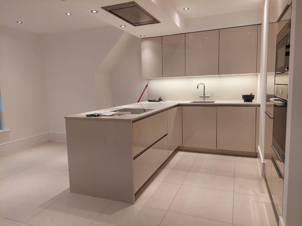 Main image of property: High Road, Chigwell, Essex, IG7