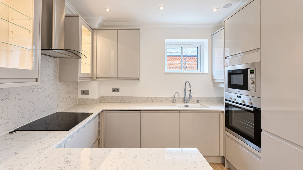 Apartment in Trafford, Hale - View 5