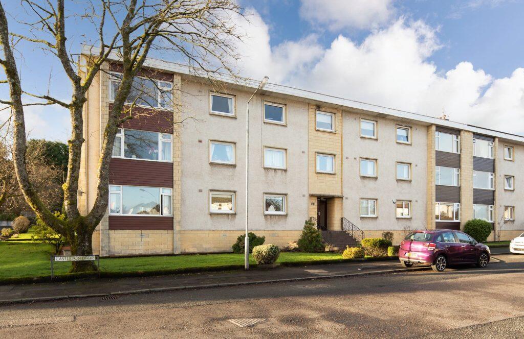 3-bed flat on Castleton Court, Castleton Drive, Newton Mearns, £225,000