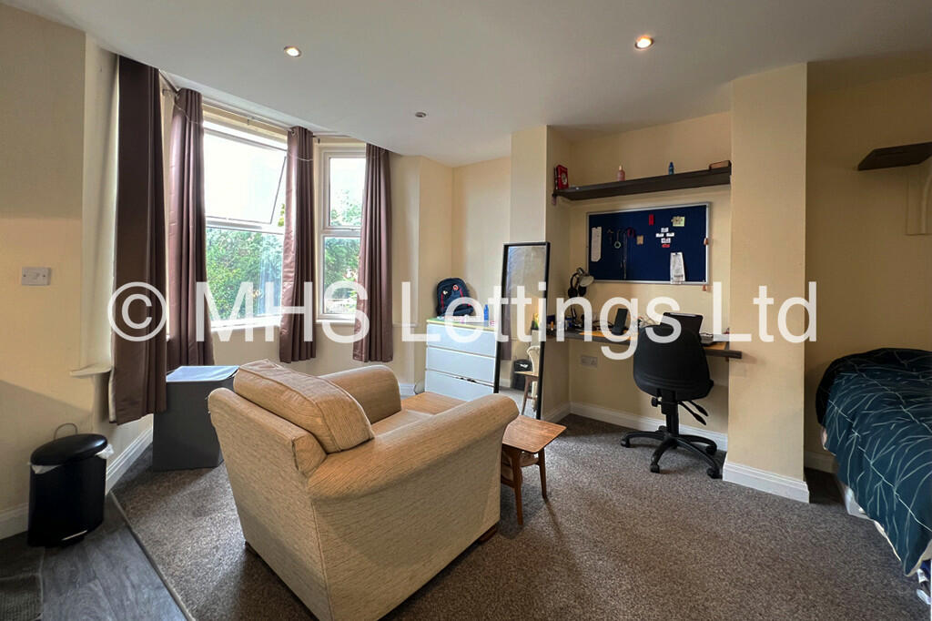 Main image of property: Room 4, 4 Midland Road, Leeds, LS6 1BQ