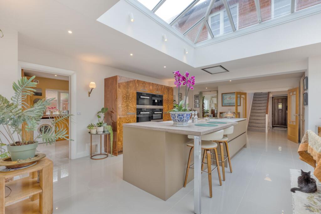 Elegant Four Bedroom Country Home in High Kelling photo 4