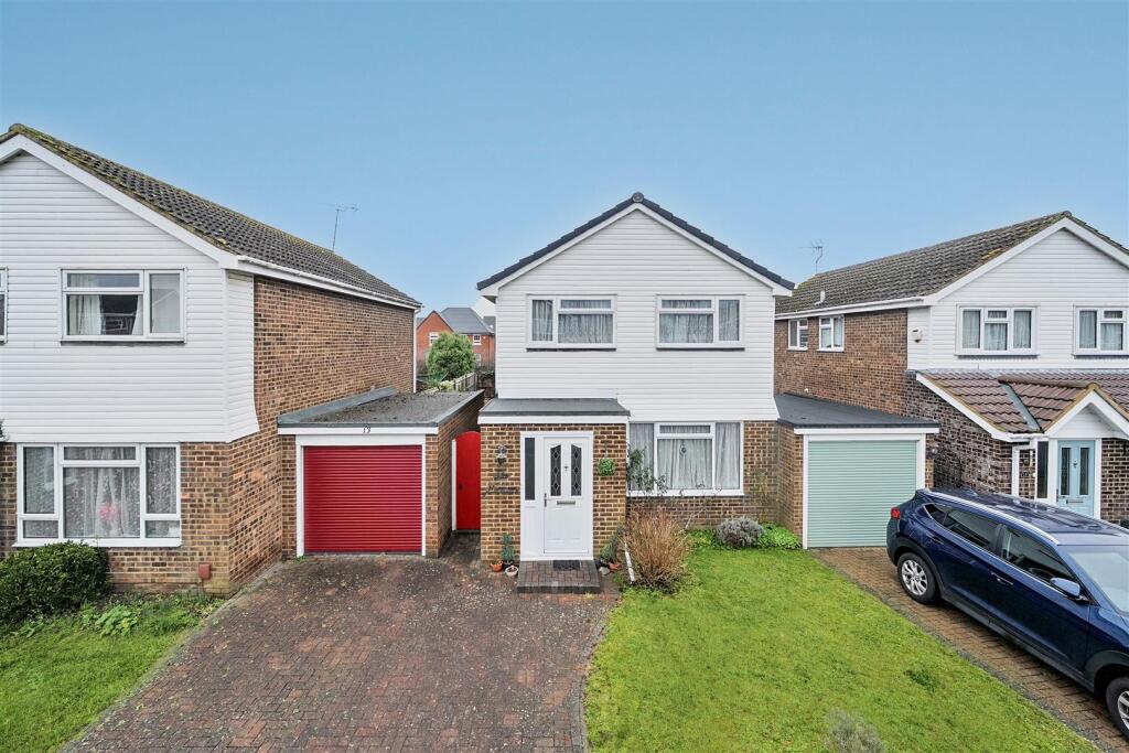 Main image of property: Benning Way, Wokingham, Berkshire, RG40 1XX