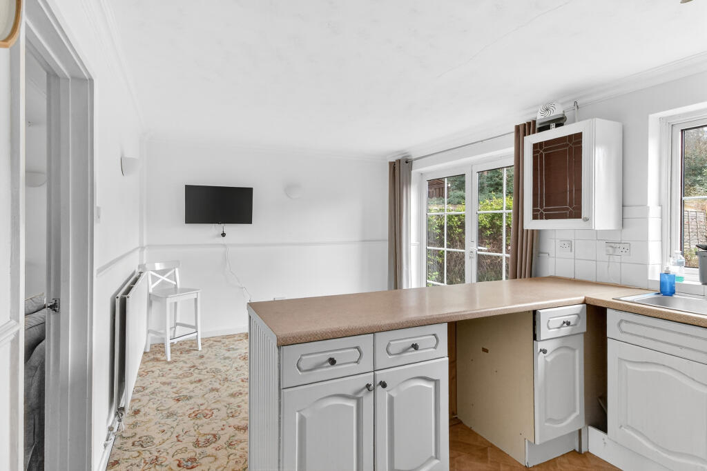 House in Wokingham, Emmbrook - View 4