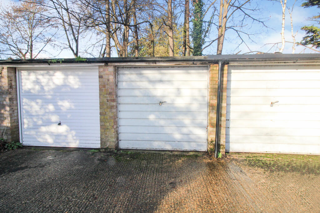 Apartment in Rushmoor, Hampshire - View 4