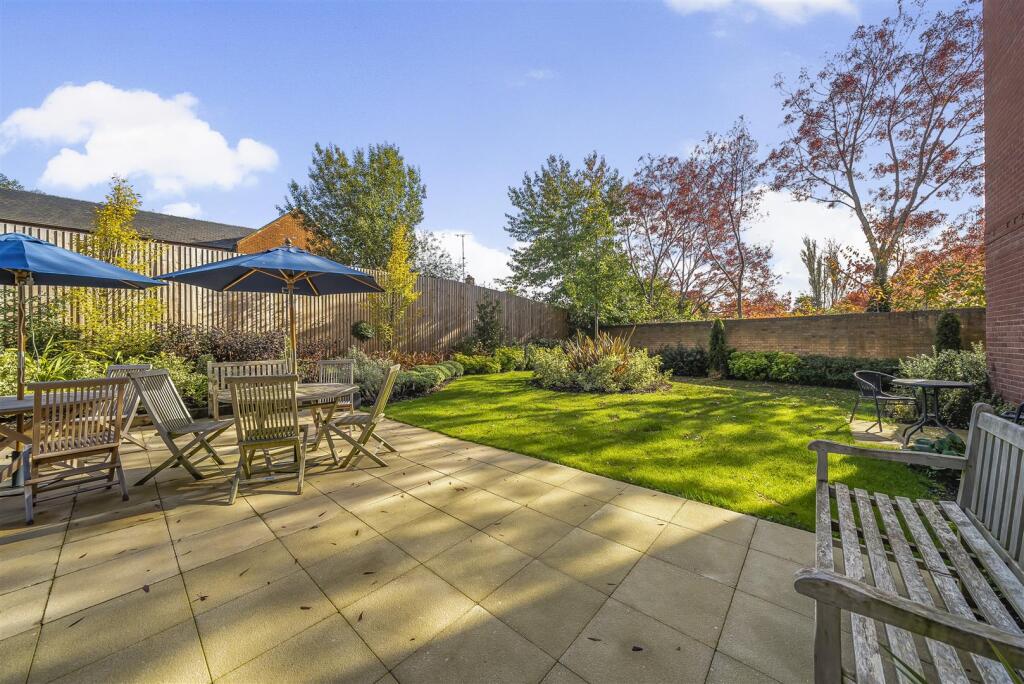 Watling Lodge, Towcester photo 2