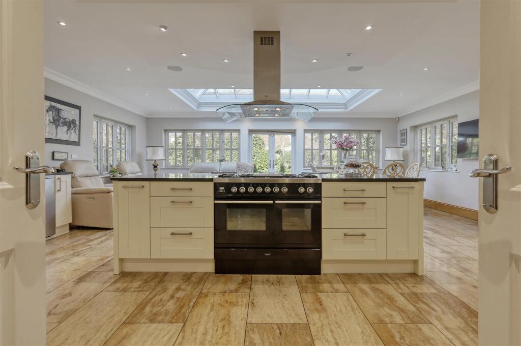 Bowmont Close, Hutton, Brentwood photo 4