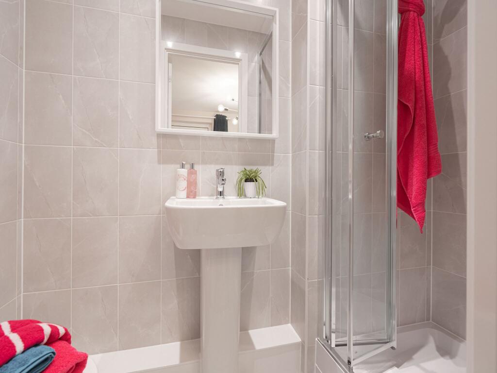 Apartment in Cheltenham, Kingsditch, Swindon Village - View 5