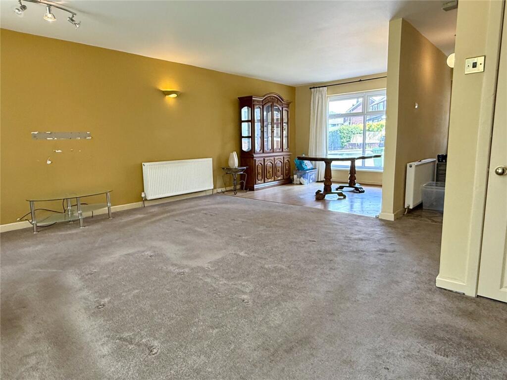 House in Oldham, Shaw Side, Watersheddings - View 2