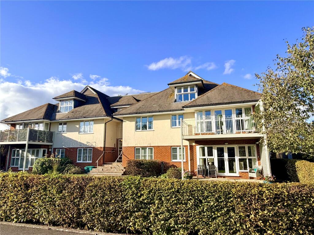 2-bed flat on 8, Halyard House, Avenue Road, Lymington, Hampshire, SO41, £410,000