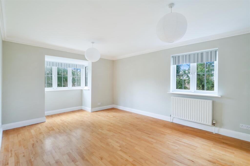 Apartment in Tadworth - More