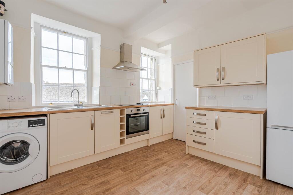 Apartment in Gloucester - View 4