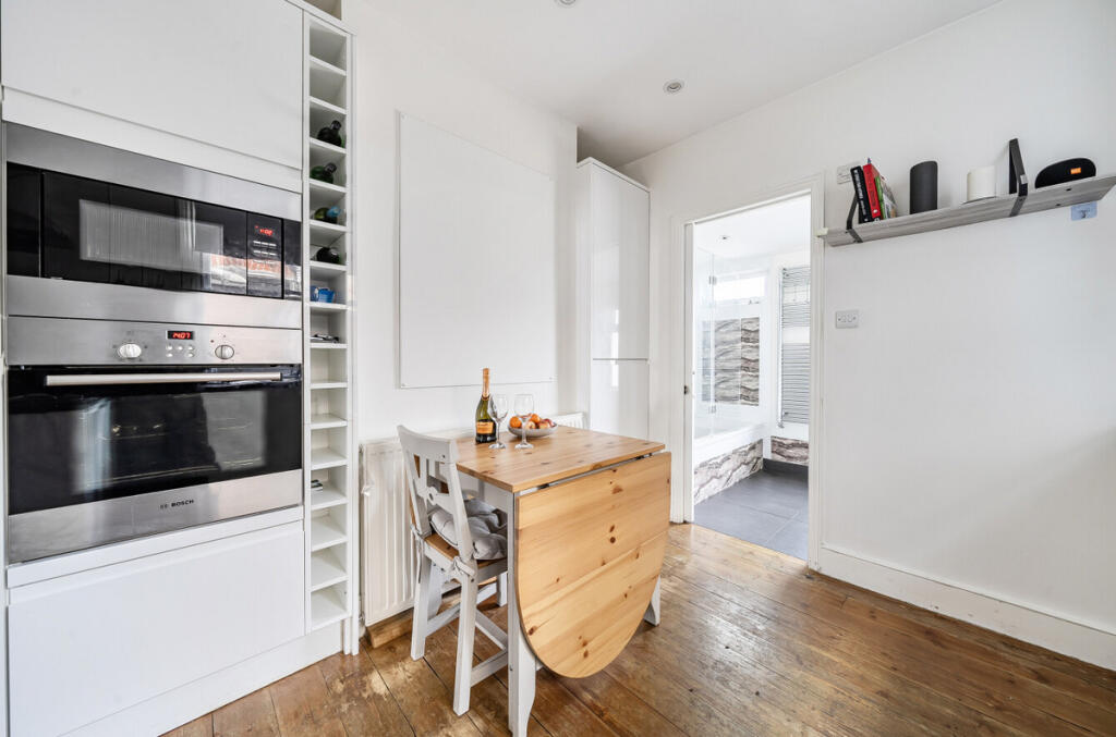 Apartment in London - More