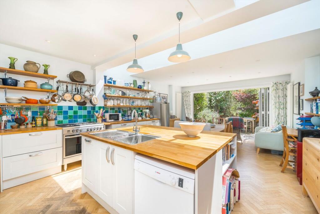 House in London - View 2
